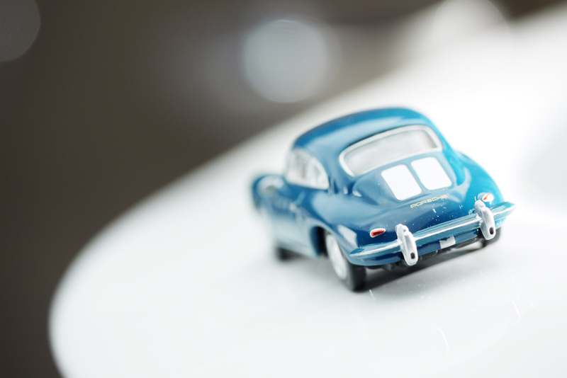Illustration for article titled Kyosho Porsche 1 1/64 #84 - Projekt RennSport Käfer #2 - 1965 Porsche 356 C Coupe